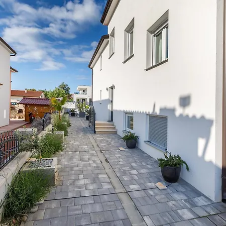 아파트 In Barbariga-apartment 4 *